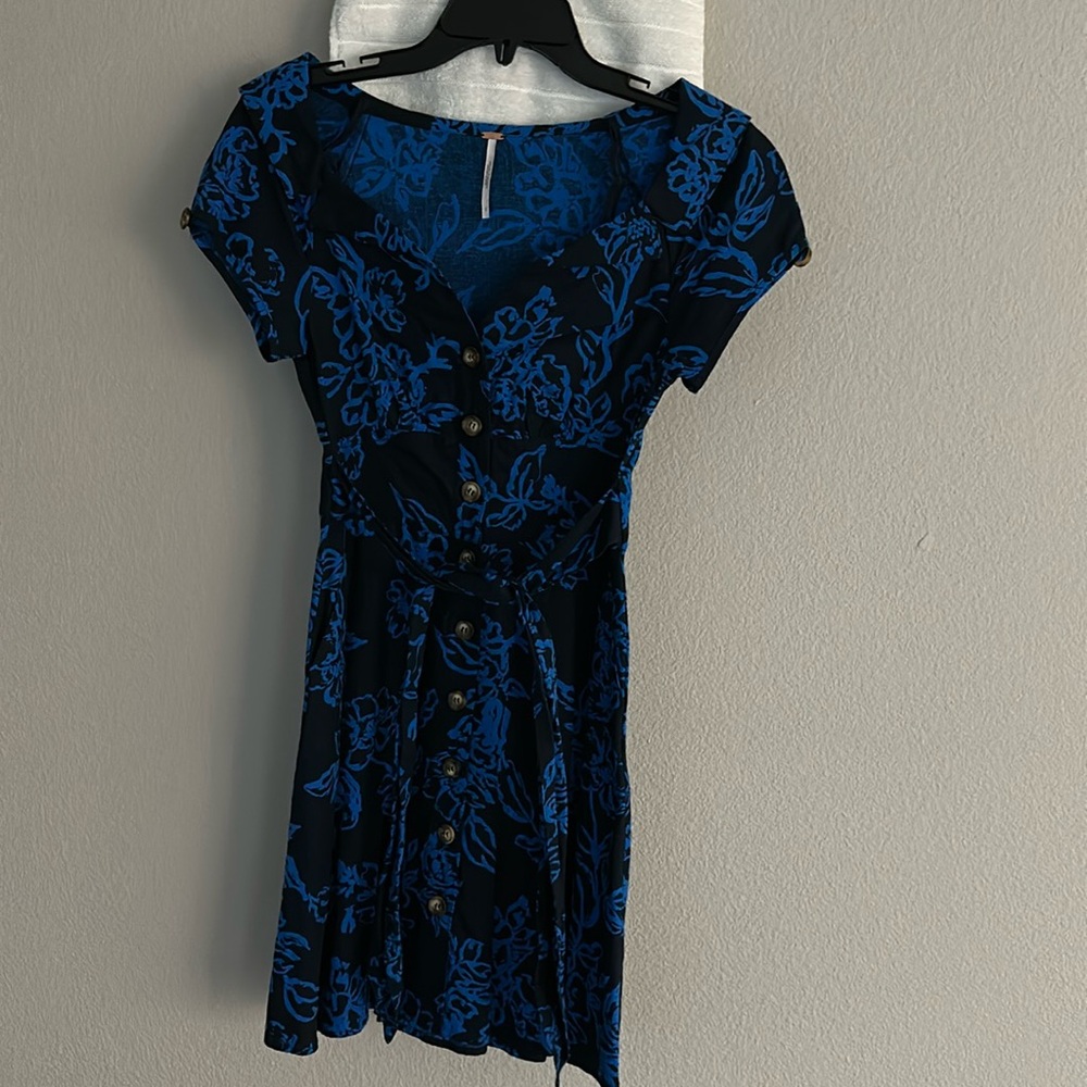 Free People Dress
Size 2
Never worn 
Clean out my closet
Smoke & pet free home